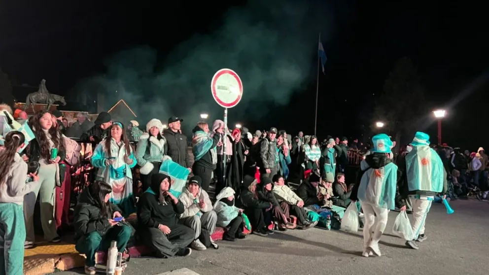 El evento fue impulsado por el municipio, para alentar en comunidad a la Selección. Fotos: Municipalidad de Bariloche.