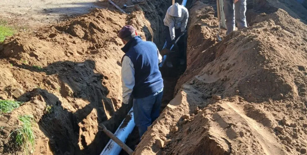 La obra permitirá encauzar el agua que desciende por calle Tunquelén, evitando los desbordes. Foto gentileza