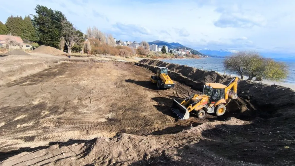 Continúan los trabajos para la construcción del natatorio municipal. Fotos gentileza