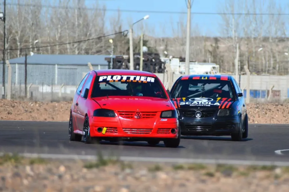 El Turismo Pista del Valle se presentó con 40 máquinas. Fotos: gentileza.
