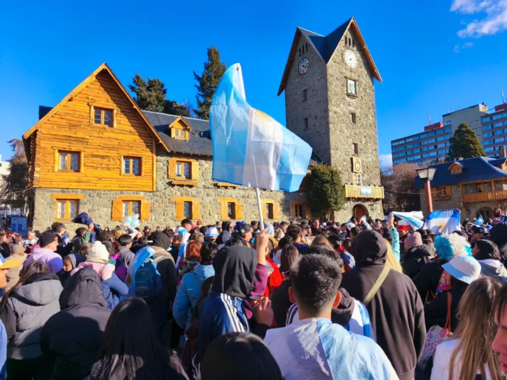 Una vez más se vivió una fiesta celeste y blanca en el Centro Civico. Foto ANB
