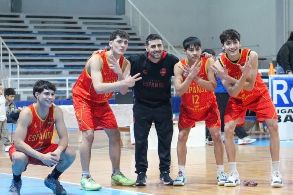 En Roca, la instancia regional tuvo muy buen nivel y partidos atrapantes. Fotos: gentileza.