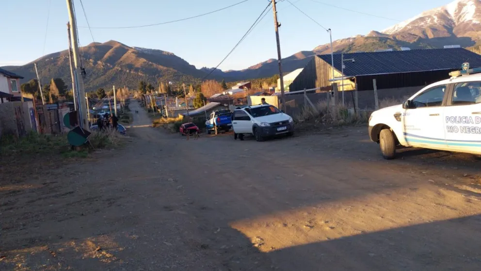 El allanamiento se realizó en el barrio El Frutillar. Foto: Gentileza.