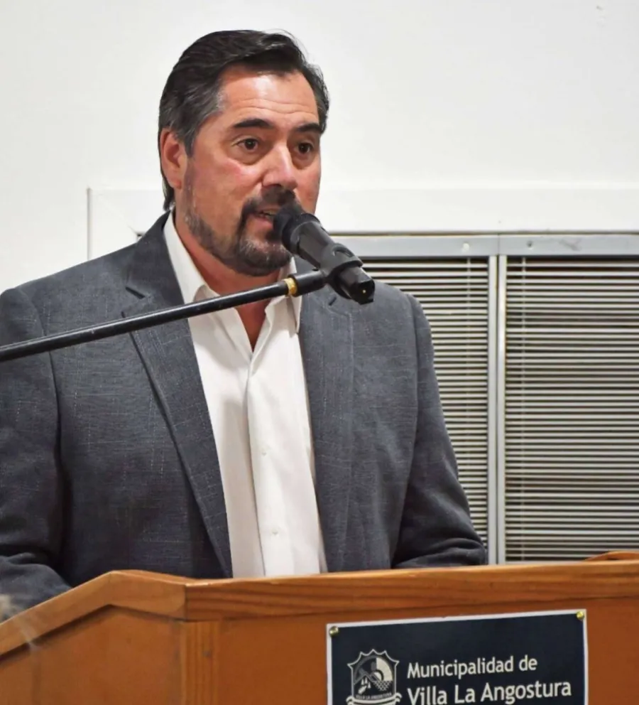 Javier Murer, Villa la Angostura en crisisi financiera