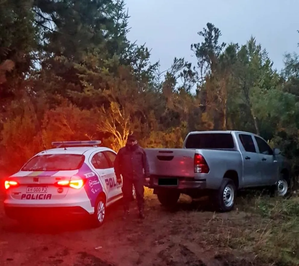 La camioneta fue denunciada como robada el martes en Neuquén. Foto: Policía de Río Negro.