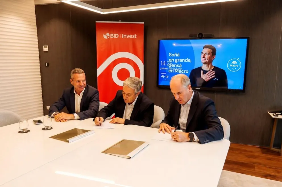 De izquierda a derecha: Jorge Scarinci, Gerente de Finanzas de Banco Macro, Santiago Portais, Gerente de Entidades Financieras, y Sergio Lew, CIO de BID Invest. 