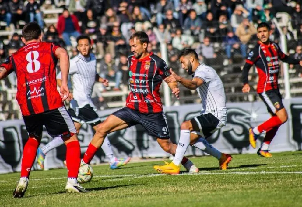 FADEP buscará revancha ante Cipolletti. En la ida, el "Albinegro" ganó 2-1. Foto: prensa FADEP.