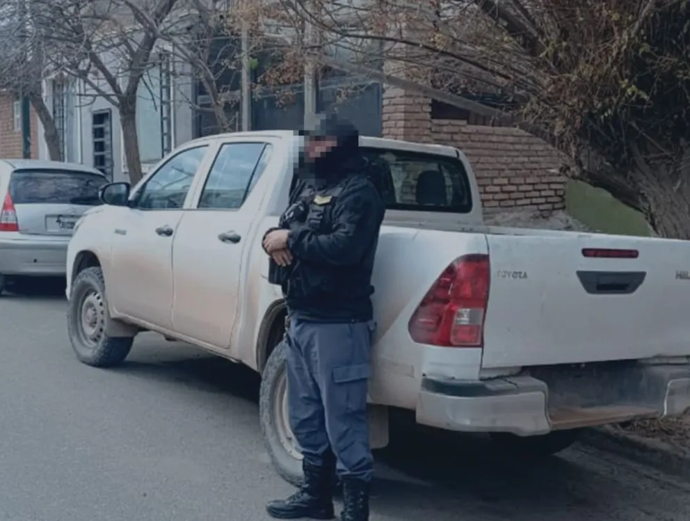 Camioneta robada en Centenario.