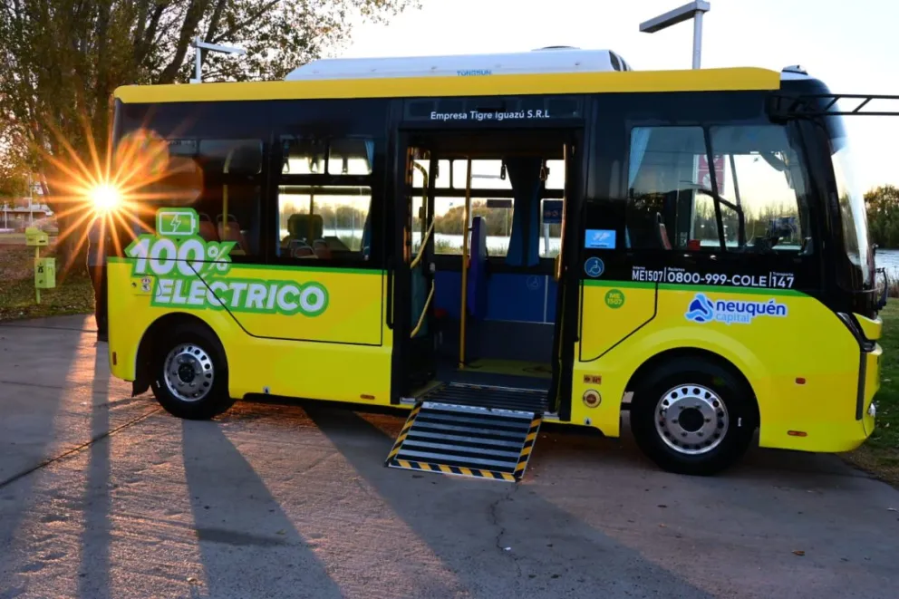 Los colectivos eléctricos ya transportaron 10 mil pasajeros en su primer mes de funcionamiento. 