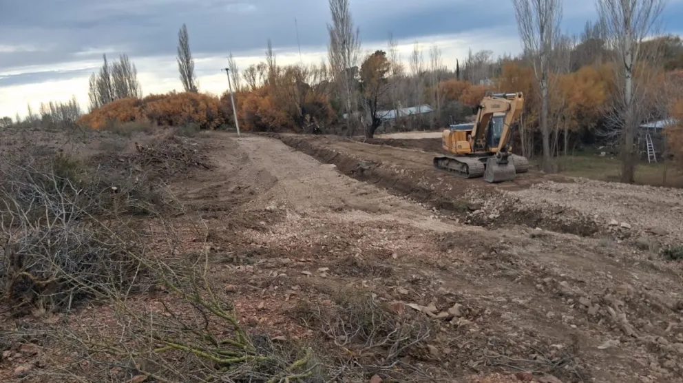 Los trabajos se realizan en el canal secundario margen izquierdo del sistema II de riego. Foto gentileza