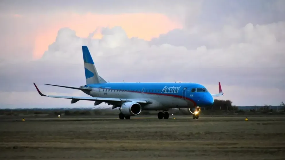 Desde el 10 de agosto, la capital provincial pasará de tener 4 a 10 vuelos semanales de Aerolíneas Argentinas. Foto: ilustrativa.