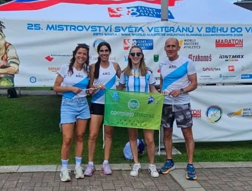 Viviani, Sosa y Vanesa y Javier Dinamarca en suelo checo. Foto: gentileza.