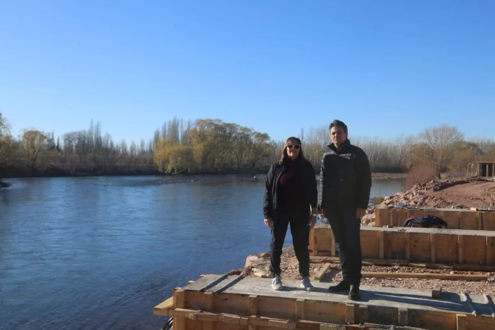 El intendente Mariano Gaido recorrió los avances de la obra.