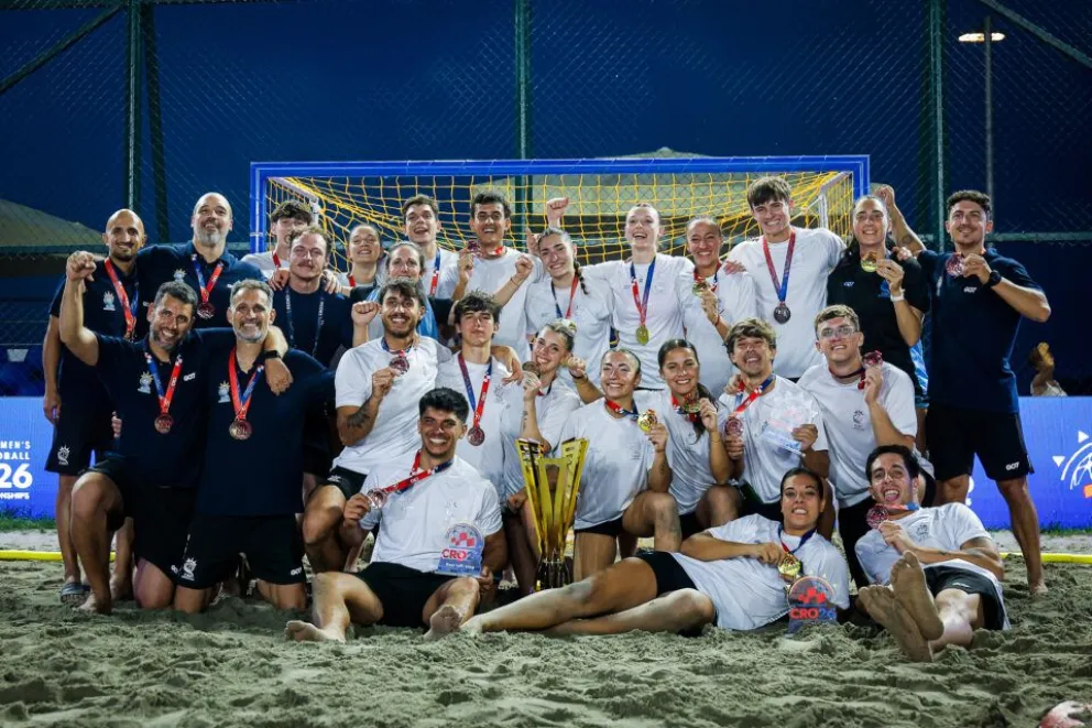 Los seleccionados nacionales y la felicidad total. Oro y bronce en Croacia. Fotos: Confederación Argentina de Handball.
