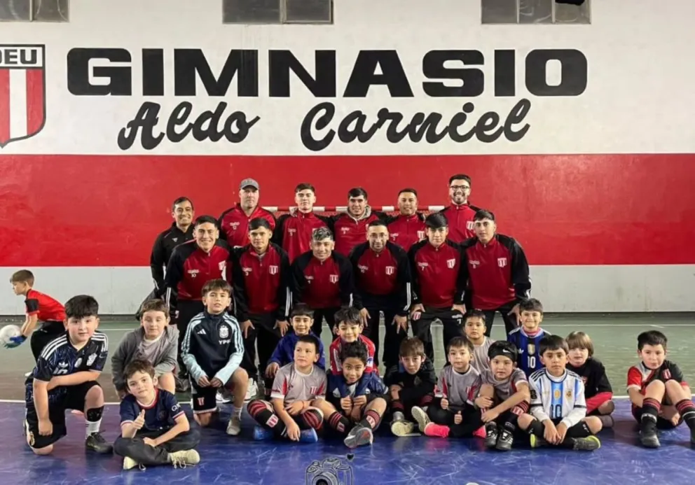 El equipo barilochense obtuvo la plaza en el certamen regional de Viedma. Foto gentileza prensa Estudiantes Unidos. 