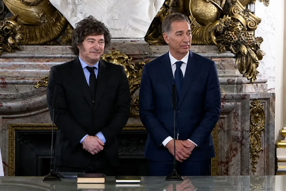 Tras la salida de Adorni, se tomó juramento a Santilli. Foto gentileza. 