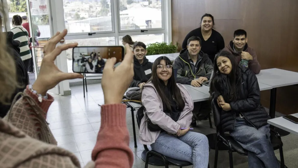 Durante tres días jóvenes de distintos país, estudiantes de física, compartieron experiencias en la ciudad. Fotos gentileza. 