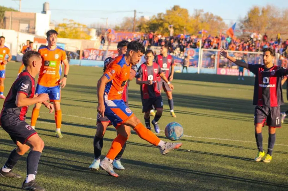 Deportivo Roca y Argentinos del Norte, un sábado con clásico roquense. Foto: gentileza.