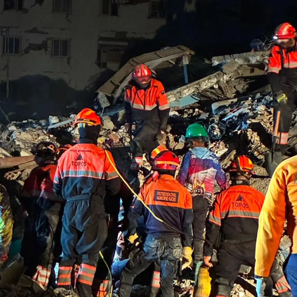 Bomberos Voluntarios de Centenario participan de los rescates en Venezuela.