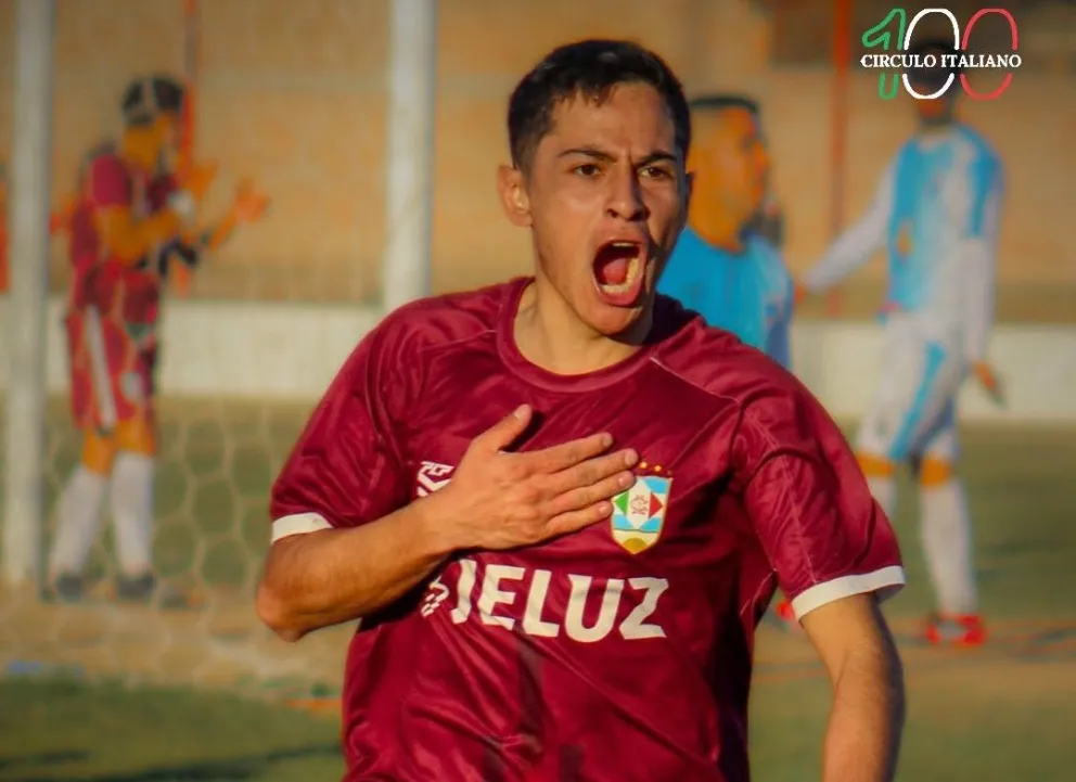 Bruno Sanhueza festeja uno de los goles de Círculo Italiano. Foto: redes sociales club Círculo Italiano.