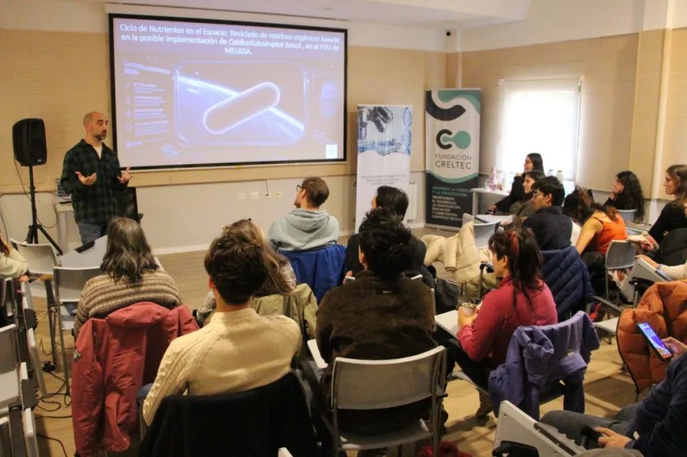 Los estudiantes presentaron proyectos de biotecnología microbiana. Fotos gentileza 