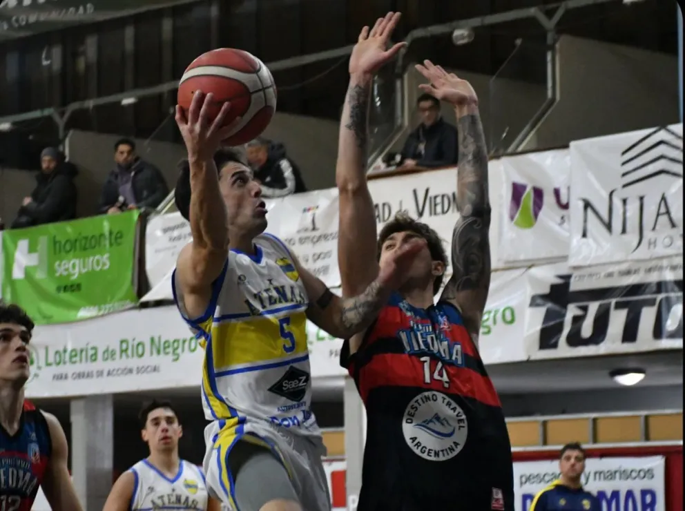 En Viedma, Atenas de Patagones ganó su segundo juego y pasó a la final. Foto: redes sociales de Atenas Patagones.