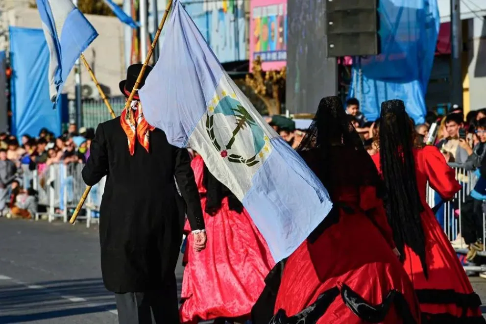 Invitan a participar del desfile por el Día de la Independencia en Neuquén.