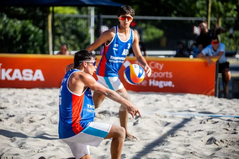 El viedmense Cornejo en acción en la jornada del viernes ante Hungría. Fotos: FIVB.