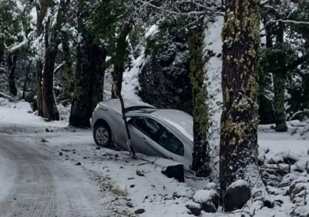 El hecho ocurrió durante la tarde del sábado en la zona del arroyo Blanco. Foto: Instagram Bariloche Top.