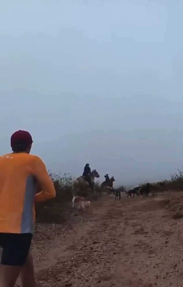 Los gauchos bloqueaban el camino.