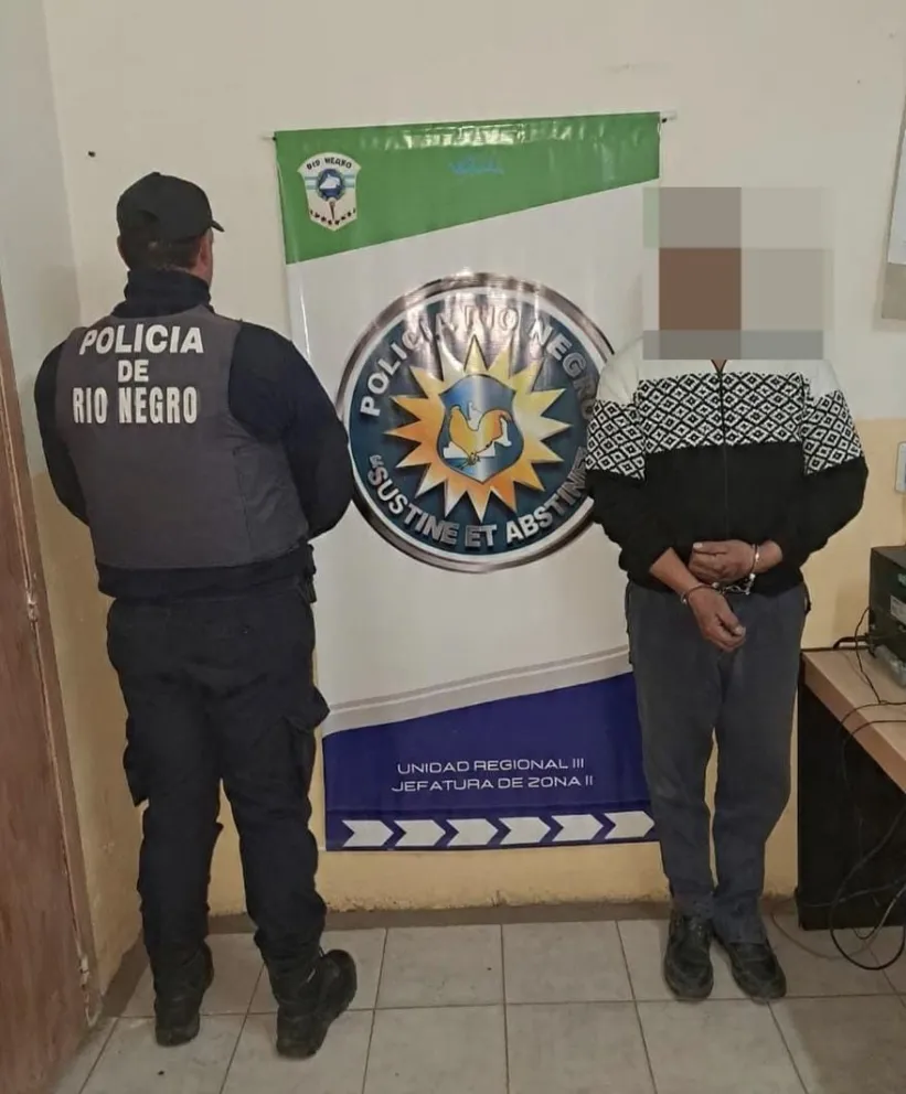El cuerpo de la víctima fue trasladado a la morgue de Bariloche para realizar la autopsia.