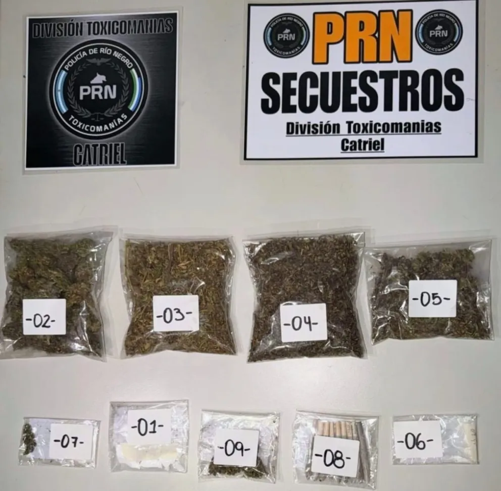 Secuestraron drogas, motos y un motor.
