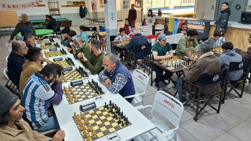 El certamen reunió a más de 20 participantes y tuvo muy buen nivel. Fotos: Club de Ajedrez Bariloche.