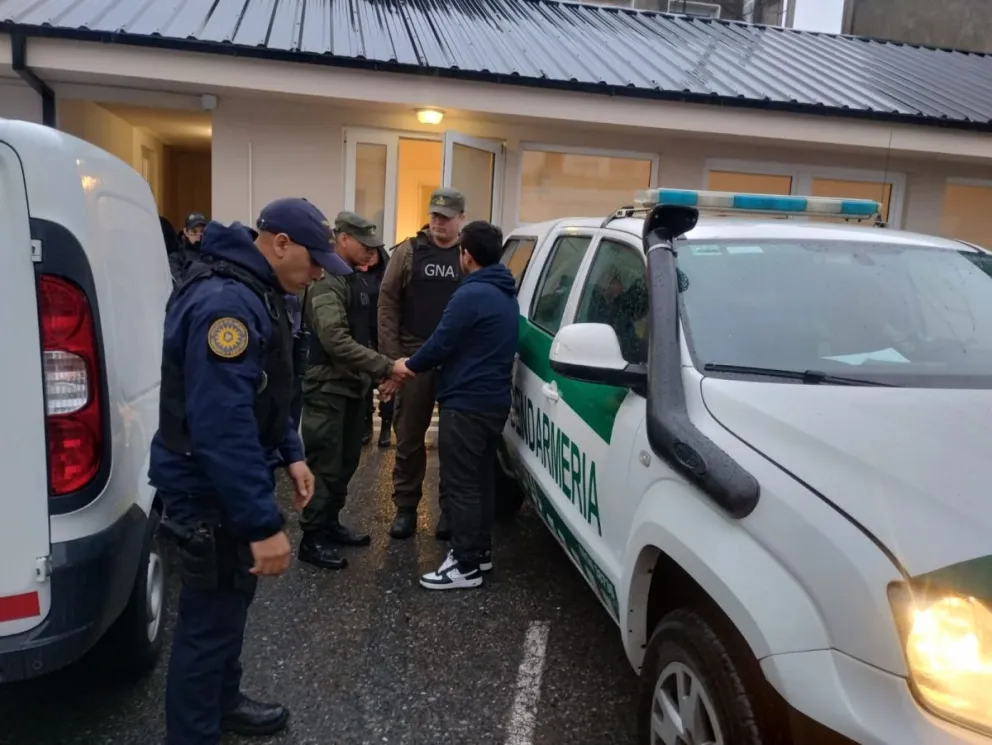 El sujeto había sido arrestado el pasado 7 de julio tras ser sorprendido intentando robar en una propiedad ubicada en el barrio Quimey Ruca. Fotos: Gentileza ANB.