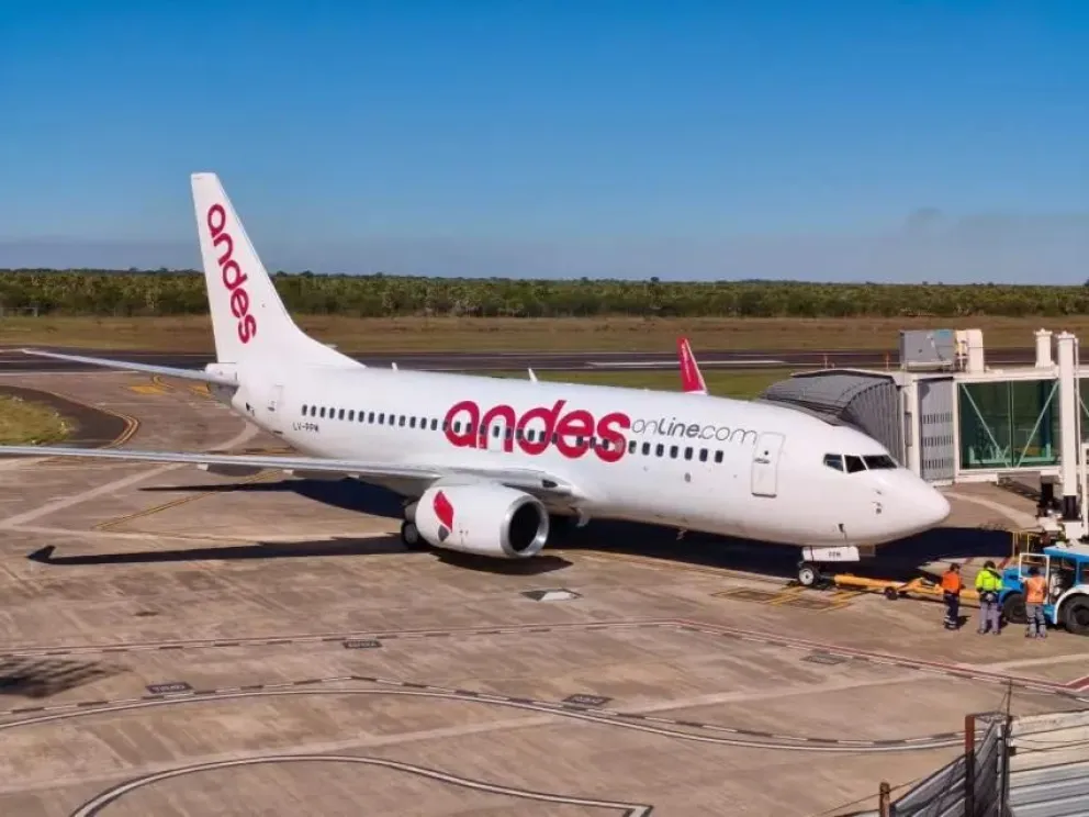 La aeronave de Andes Líneas Aéreas aterrizó en la estación aérea barilochense tras un vuelo directo de aproximadamente tres horas. Foto: Gentileza.