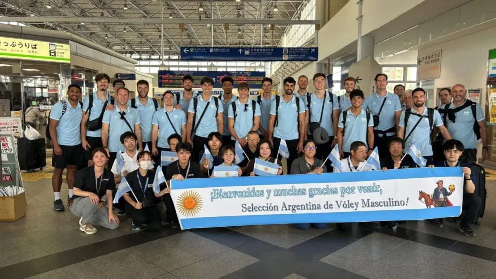 Argentina en su arribo a Japón. El jacobacino Arroyo será protagonista. Foto: FEVA.
