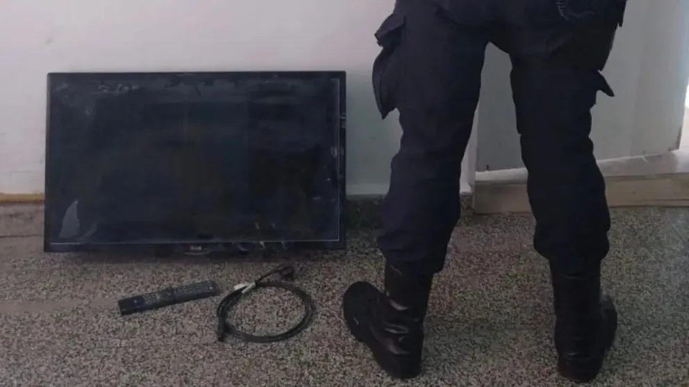 El hombre fue detenido mientras realizaban averiguaciones sobre el televisor. Foto: Policía de Río Negro.