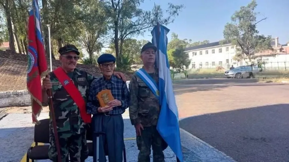 La Armada Argentina lo declaró Decano de la Aymara y Socio Honorario de la Infantería de Marina Argentina