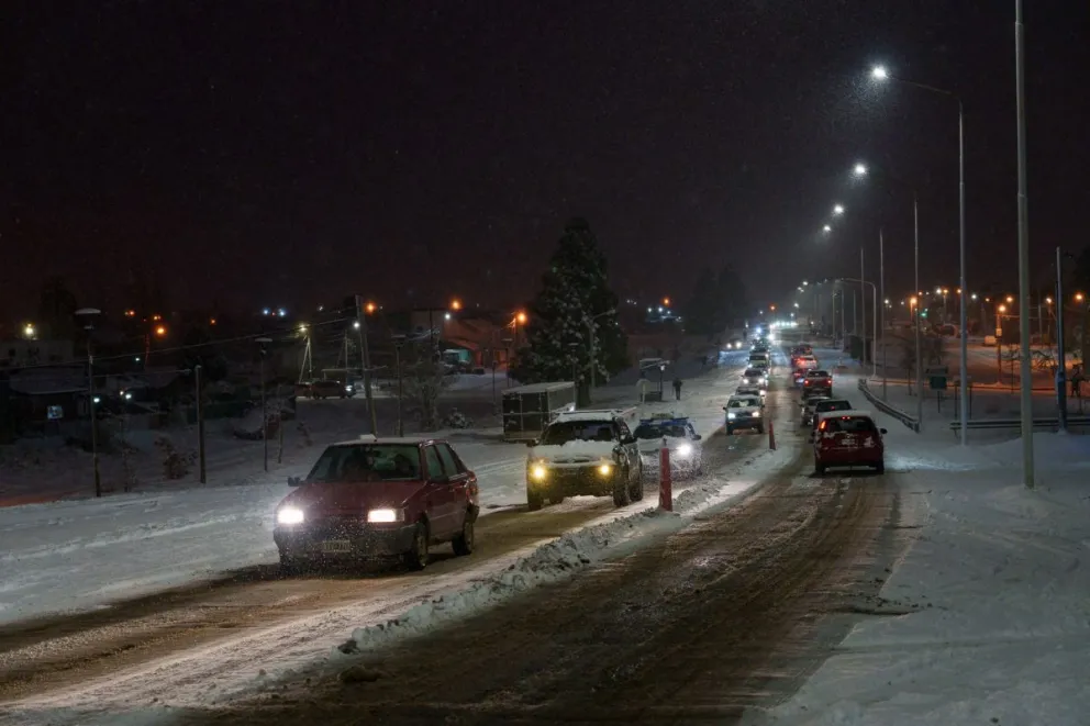 Luego de la primera nevada, se espera por más en las próximas horas. Foto: Marcelo Martínez 