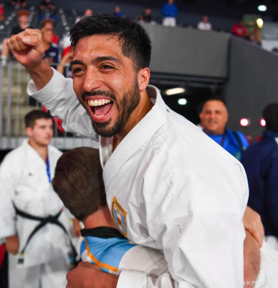 El grito y el festejo de un campeón mundial. "Manu" Guevara brilló en Rumania. Fotos: gentileza.