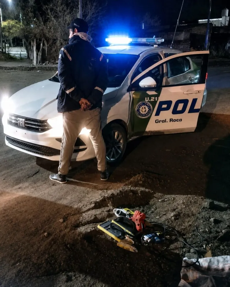 Los objetos habían sido robados del baúl de un vehículo estacionado. Foto: Policía de Río Negro.