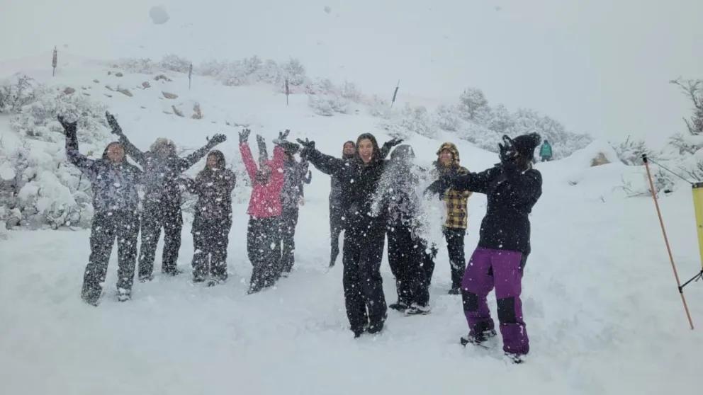 Jóvenes del CAINA disfrutan de la nieve