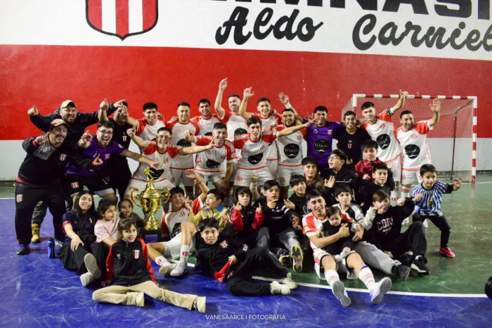 Estudiantes Unidos y su segundo gran festejo del año. Foto: Vanesa Arce - Futsal Lifuba AFA.