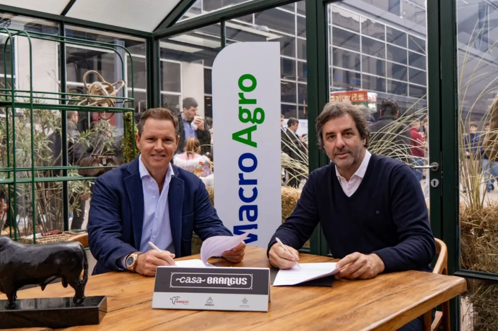 Jorge Brito, Presidente de Banco Macro y Mauricio Groppo, Titular de la Asociación Argentina de Brangus. Foto gentileza. 