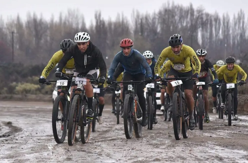 El mountain bike abrió un domingo atractivo y exigente en Cervantes. Fotos: gentileza.