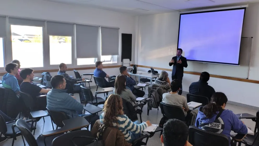 El objetivo principal del taller es acercar el funcionamiento del sistema financiero a personas sin experiencia previa. Foto gentileza