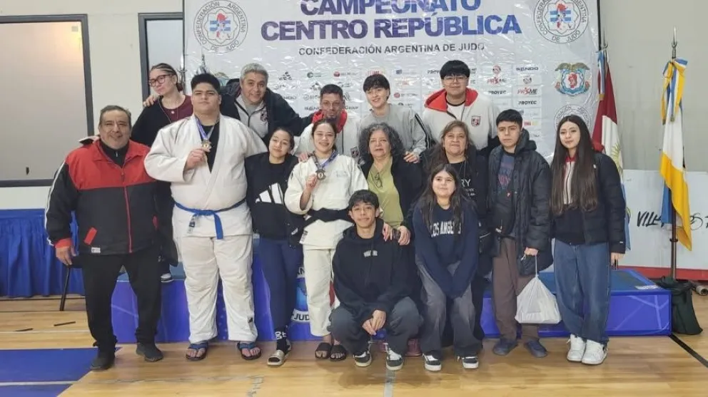 Cinco Saltos es palabra mayor en judo y lo dejó en claro en Córdoba. Fotos: gentileza.