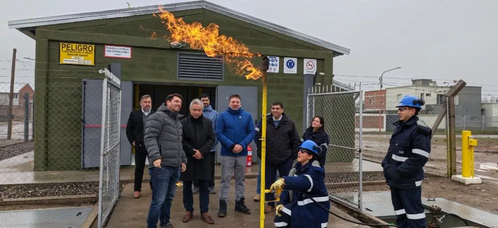 La planta está destinada a reforzar la red de gas domiciliaria de la ciudad.
