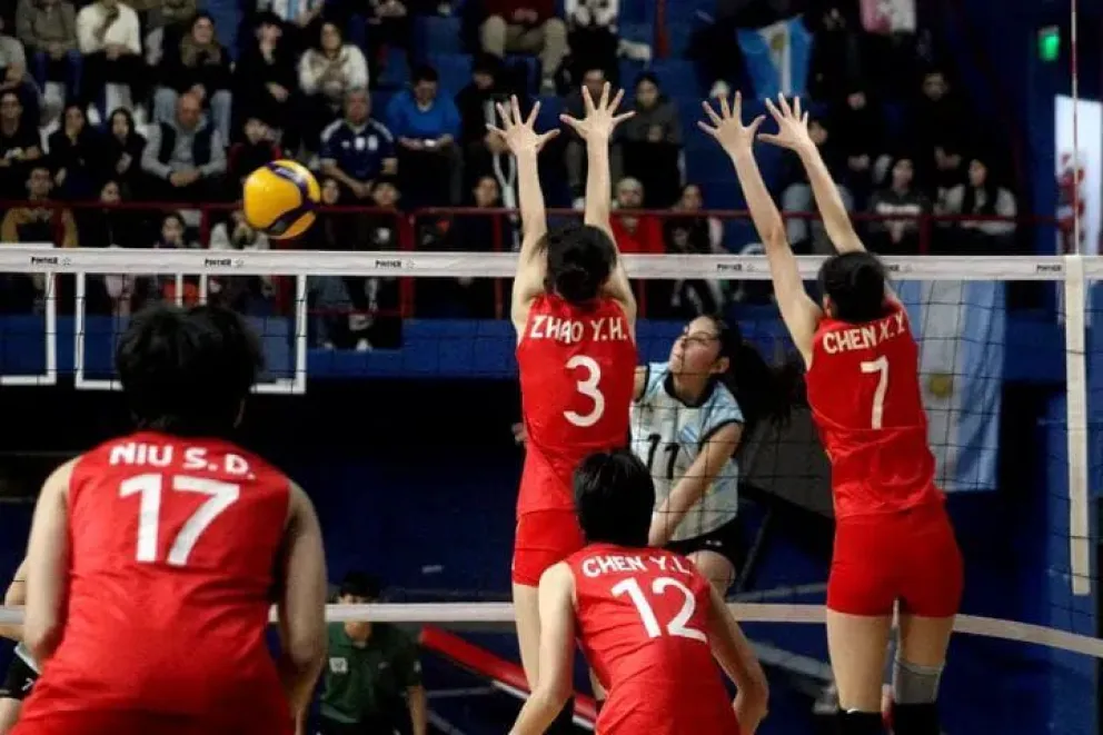 Neuquén está disfrutando de una gran serie del voley femenino. Fotos: FEVA.