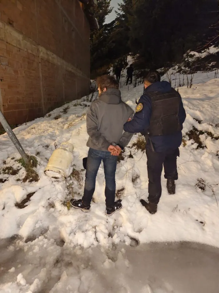 Personal policial acudió al lugar tras recibir una comunicación a través del sistema de emergencias 911.